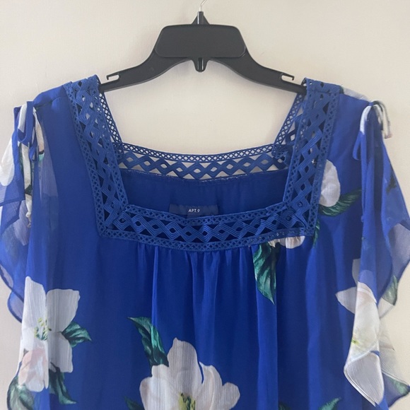 Apt. 9 Overlay Top - Picture 2 of 7